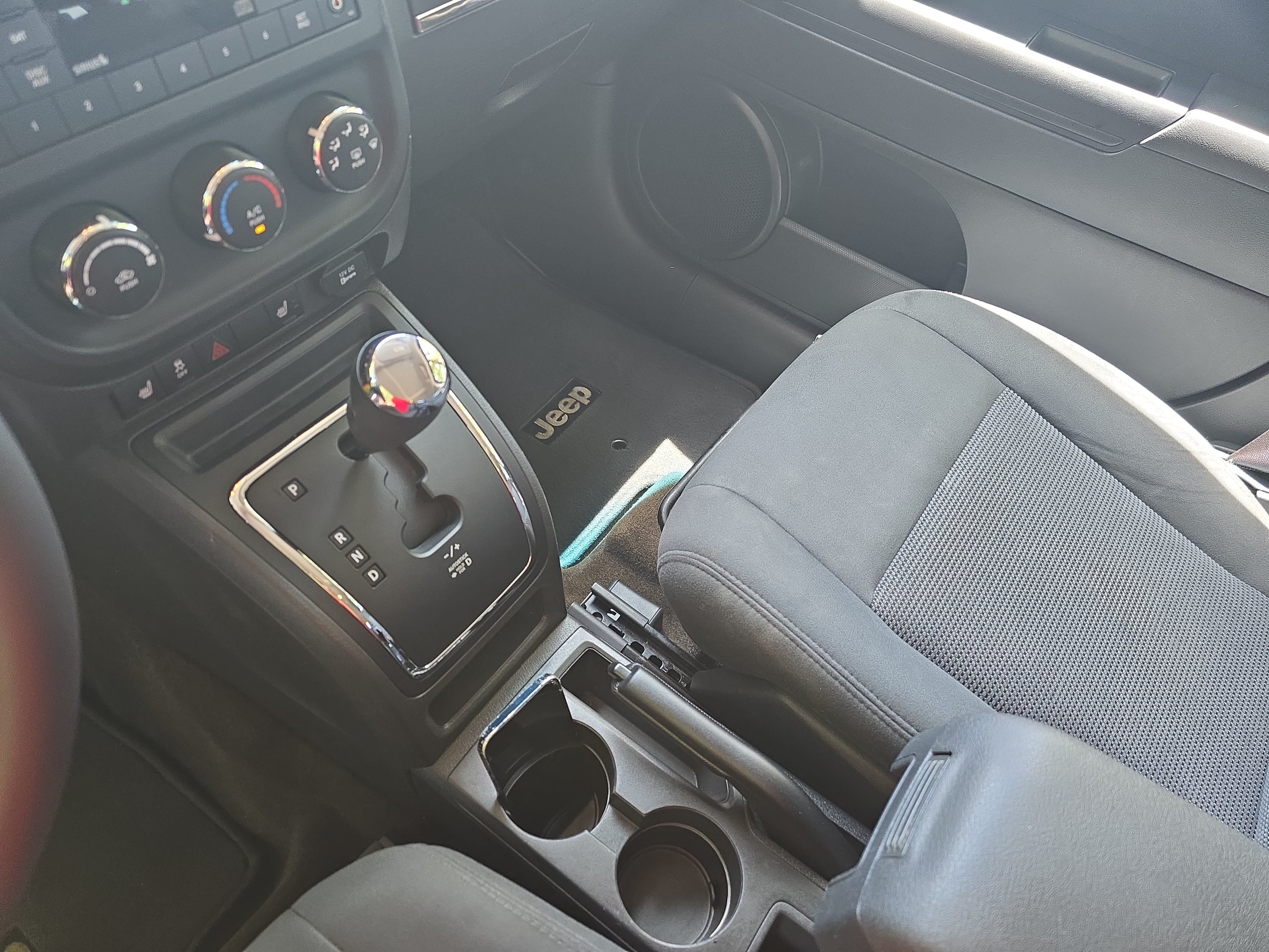 Used 2015 Jeep Patriot Latitude FWD image 26