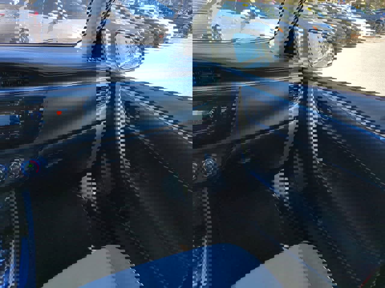 Used 2015 Toyota Corolla L image 16