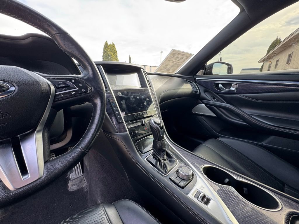 Used 2017 INFINITI Q60 Red Sport 400 AWD/4WD image 14