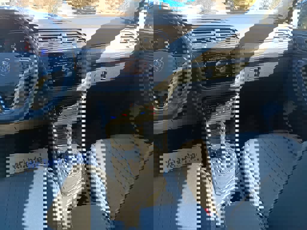 Used 2024 Volkswagen Tiguan SE image 22