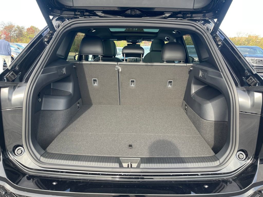 New 2026 Volkswagen Tiguan SE R-Line image 12