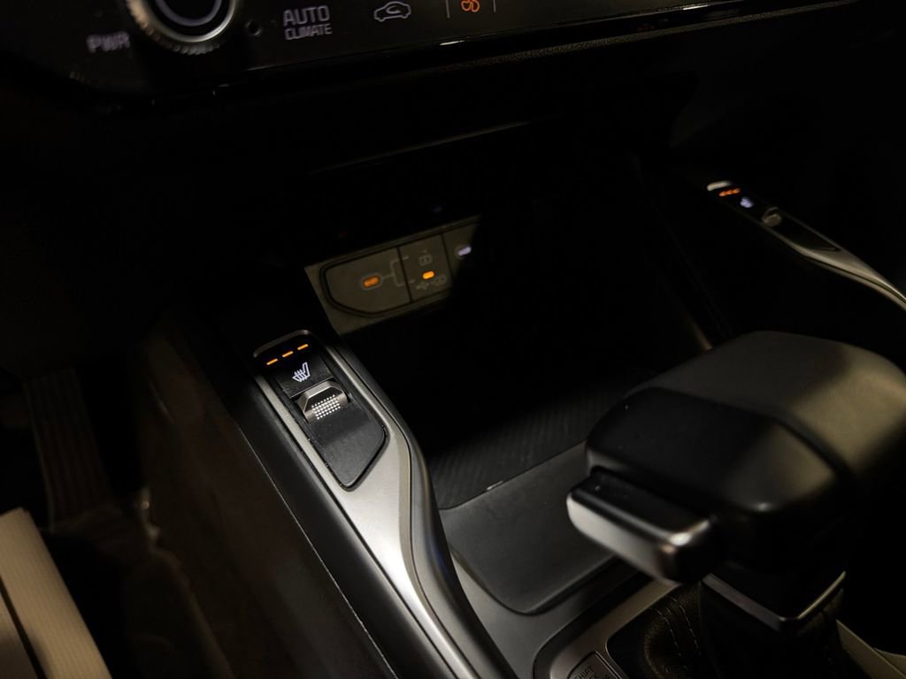 Certified 2025 Kia Sorento S image 30