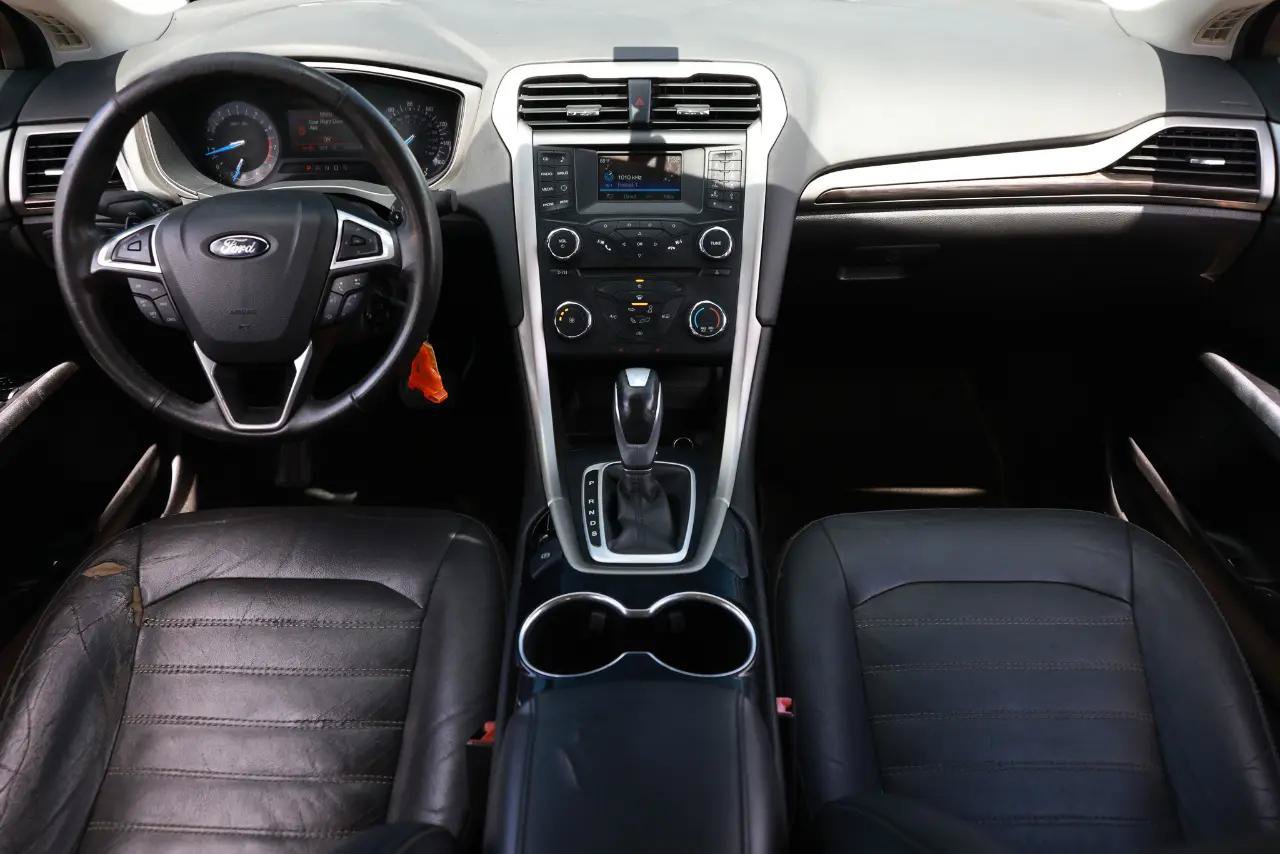 Used 2014 Ford Fusion SE w/ Equipment Group 202A FWD image 2