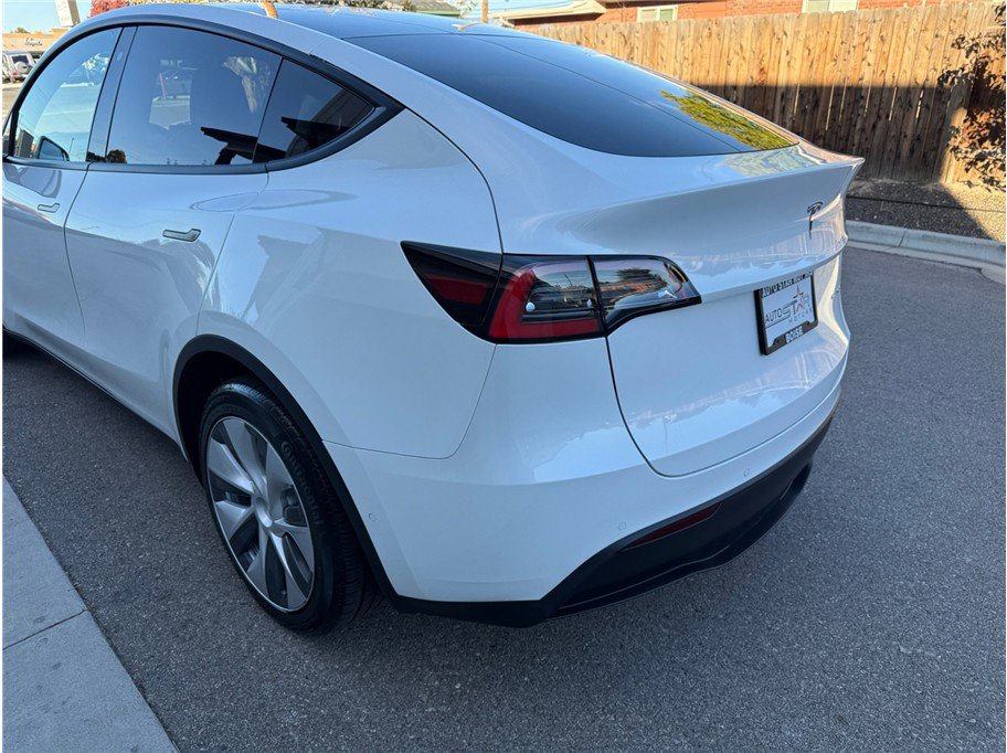 Used 2020 Tesla Model Y Long Range image 46