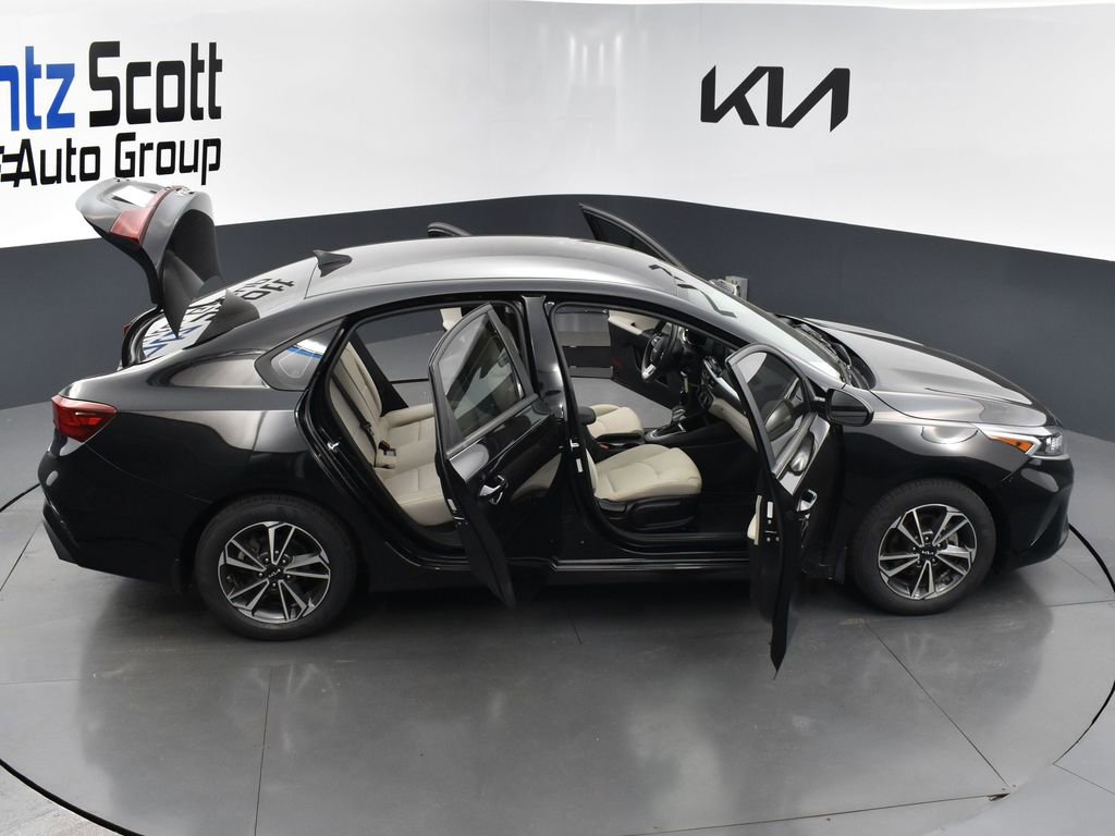 Certified 2022 Kia Forte LXS image 32