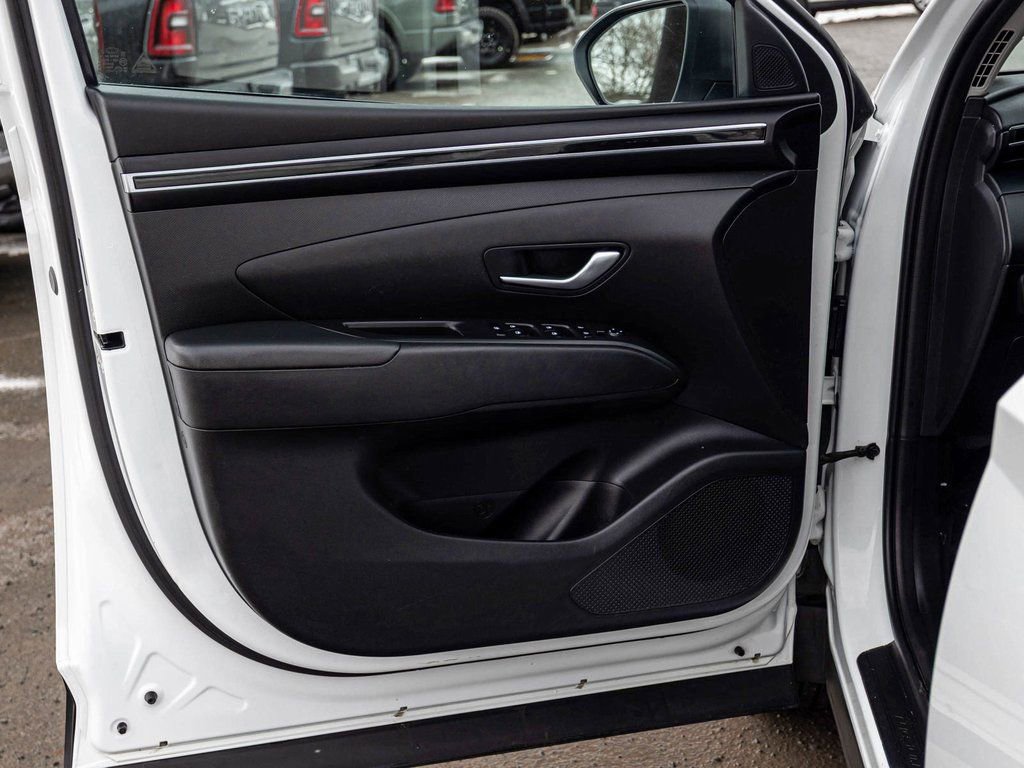 Used 2023 Hyundai Tucson SE image 11