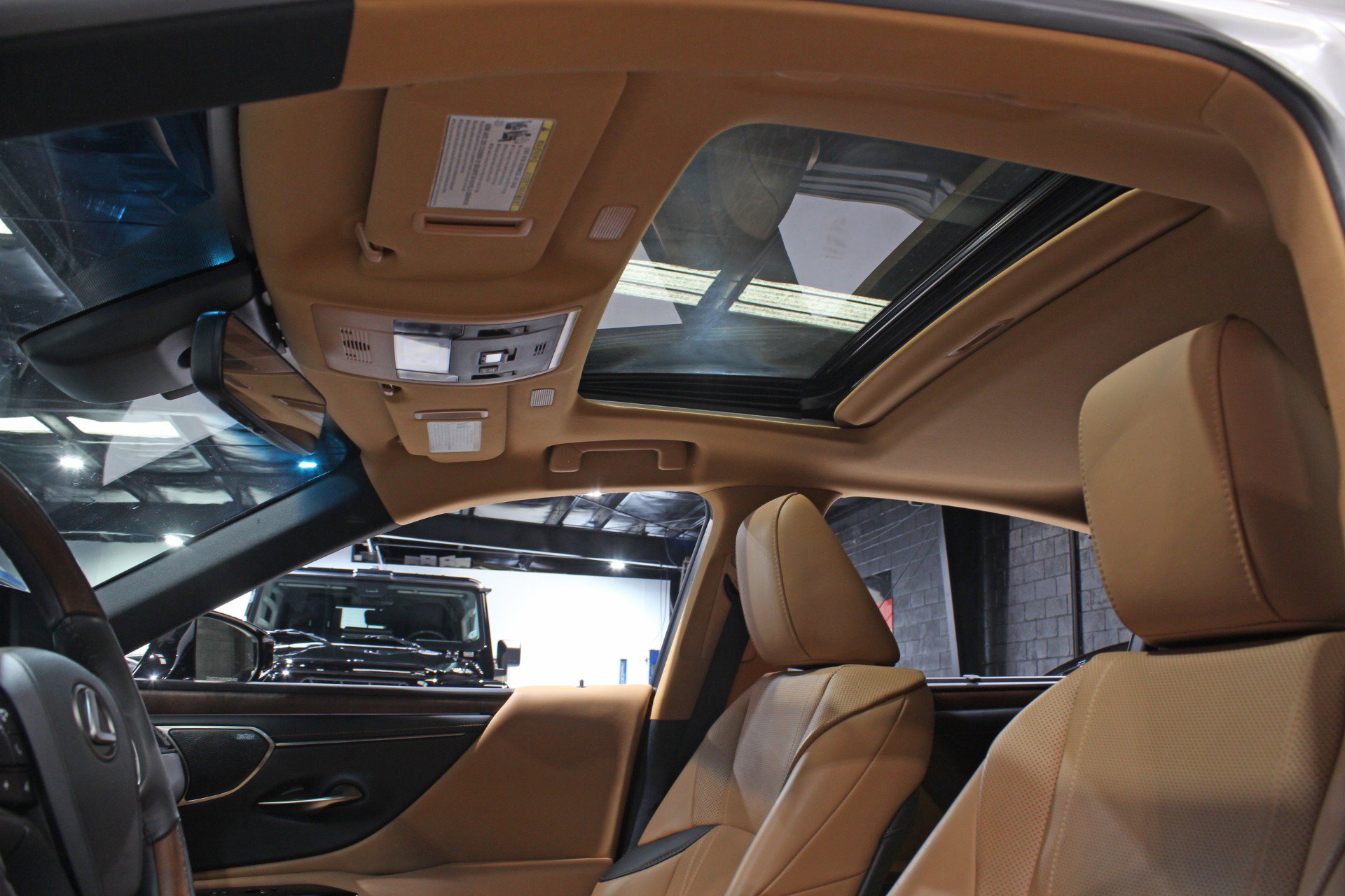 Used 2022 Lexus ES 300h Ultra Luxury w/ Accessory Package 2 FWD image 23