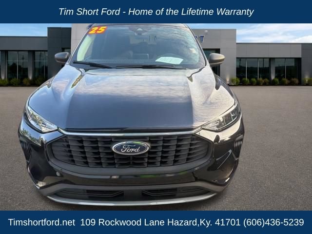 Used 2025 Ford Escape Active AWD/4WD image 3