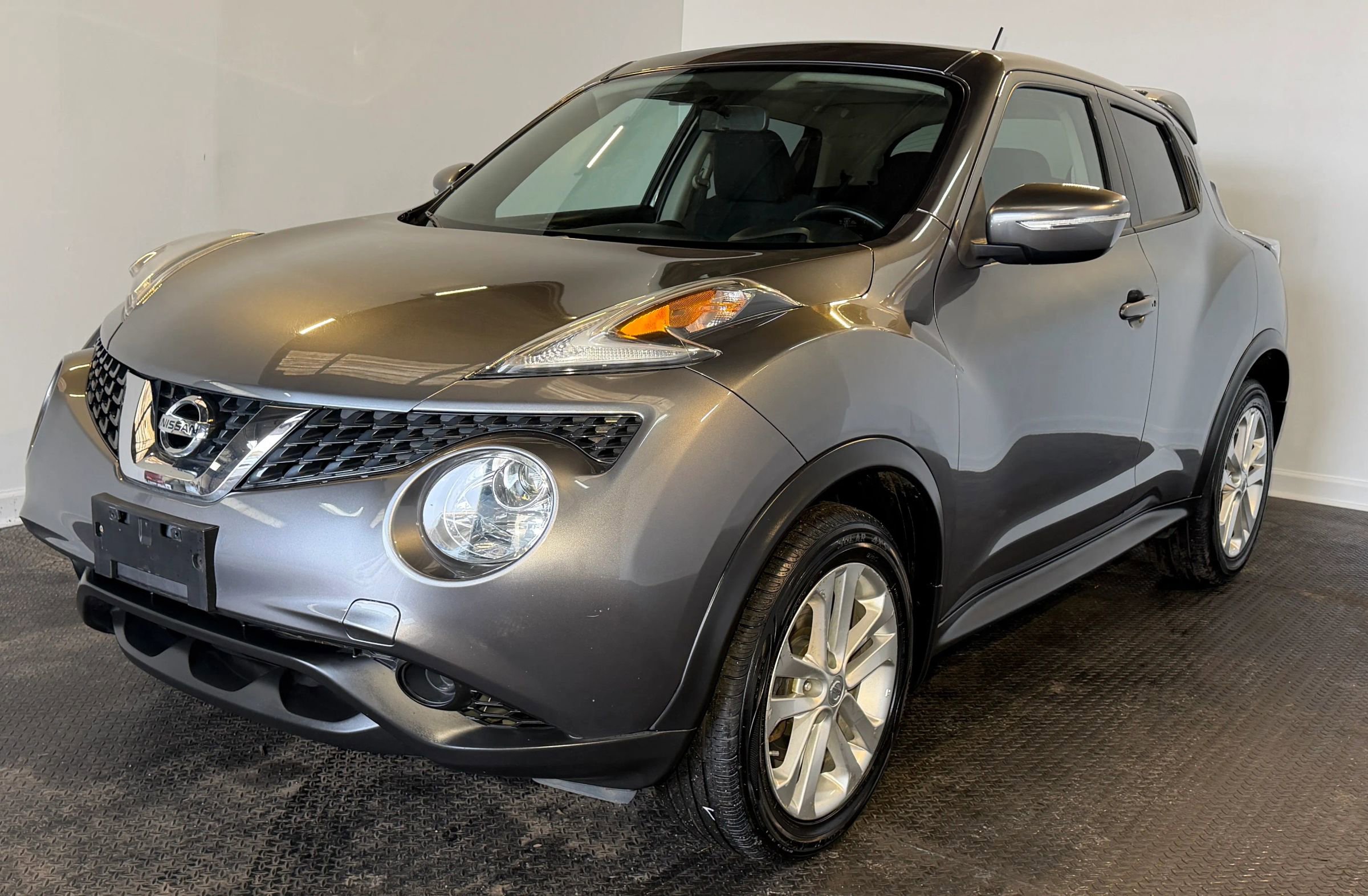 Used 2015 Nissan Juke SV FWD image 4