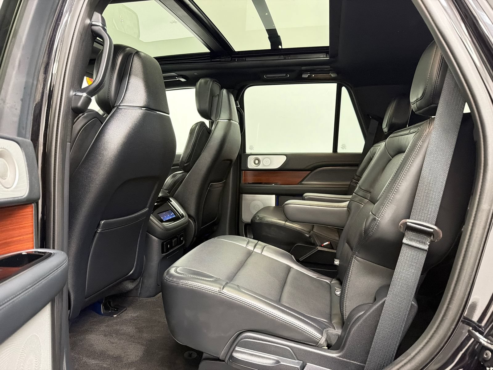 Certified 2022 Lincoln Navigator Reserve AWD/4WD image 22