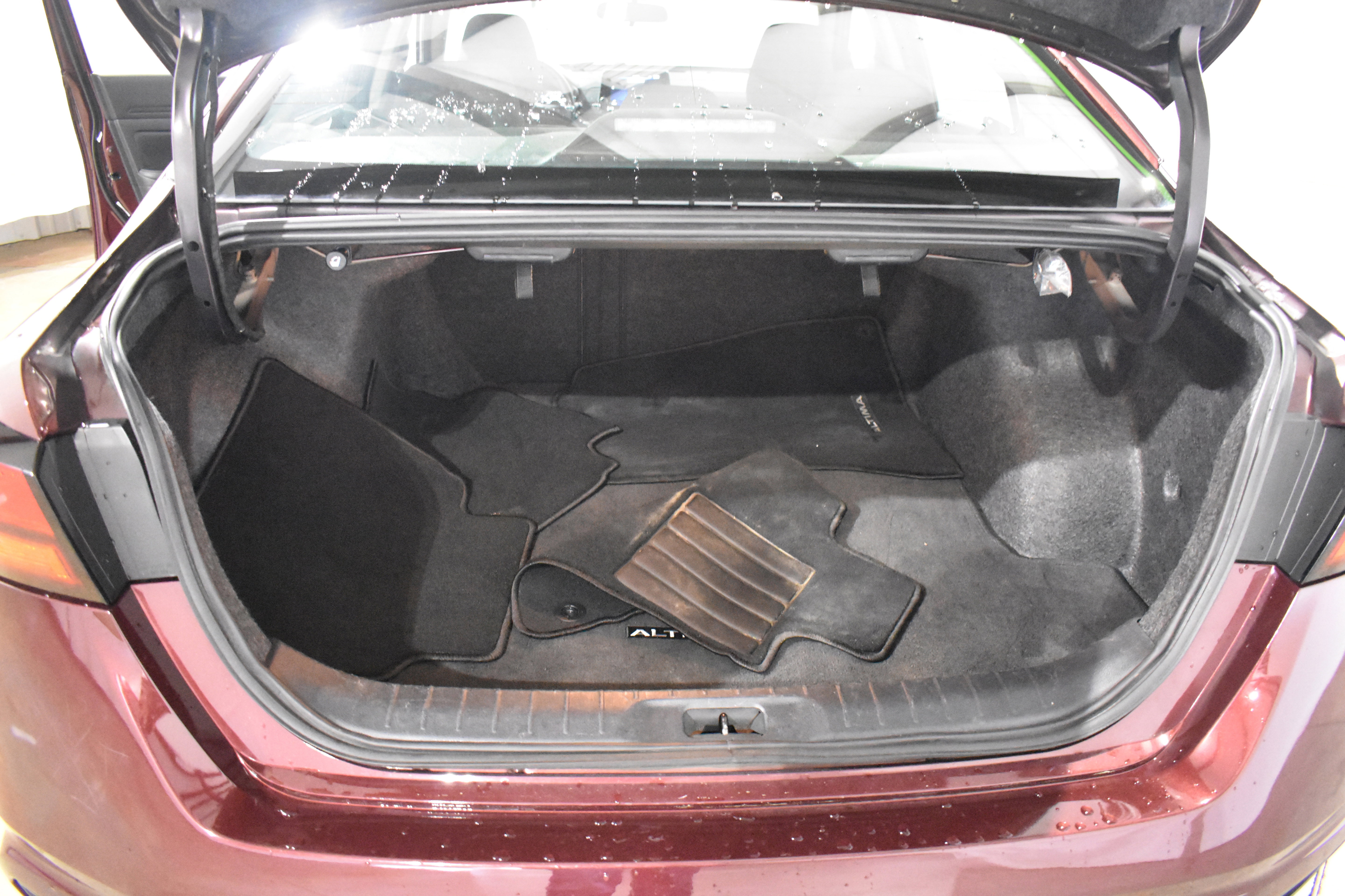 Used 2025 Nissan Altima 2.5 SV image 32