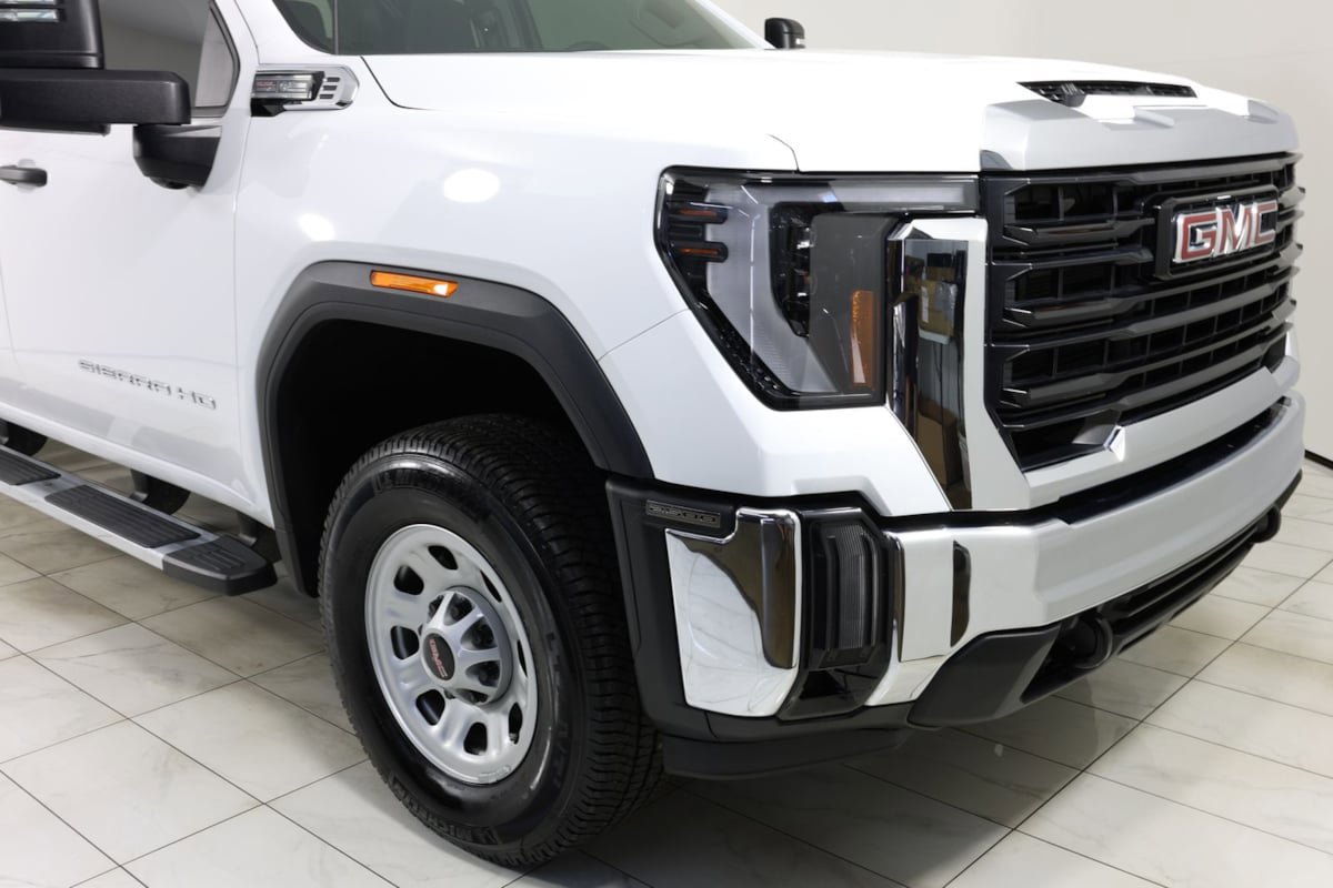 Used 2024 GMC Sierra 2500 Pro w/ Convenience Package AWD/4WD image 36
