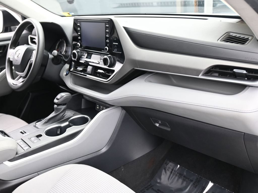 Used 2022 Toyota Highlander L image 46