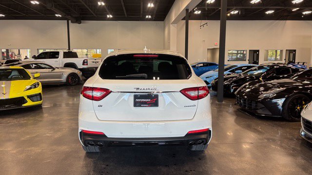 Used 2020 Maserati Levante AWD/4WD image 7
