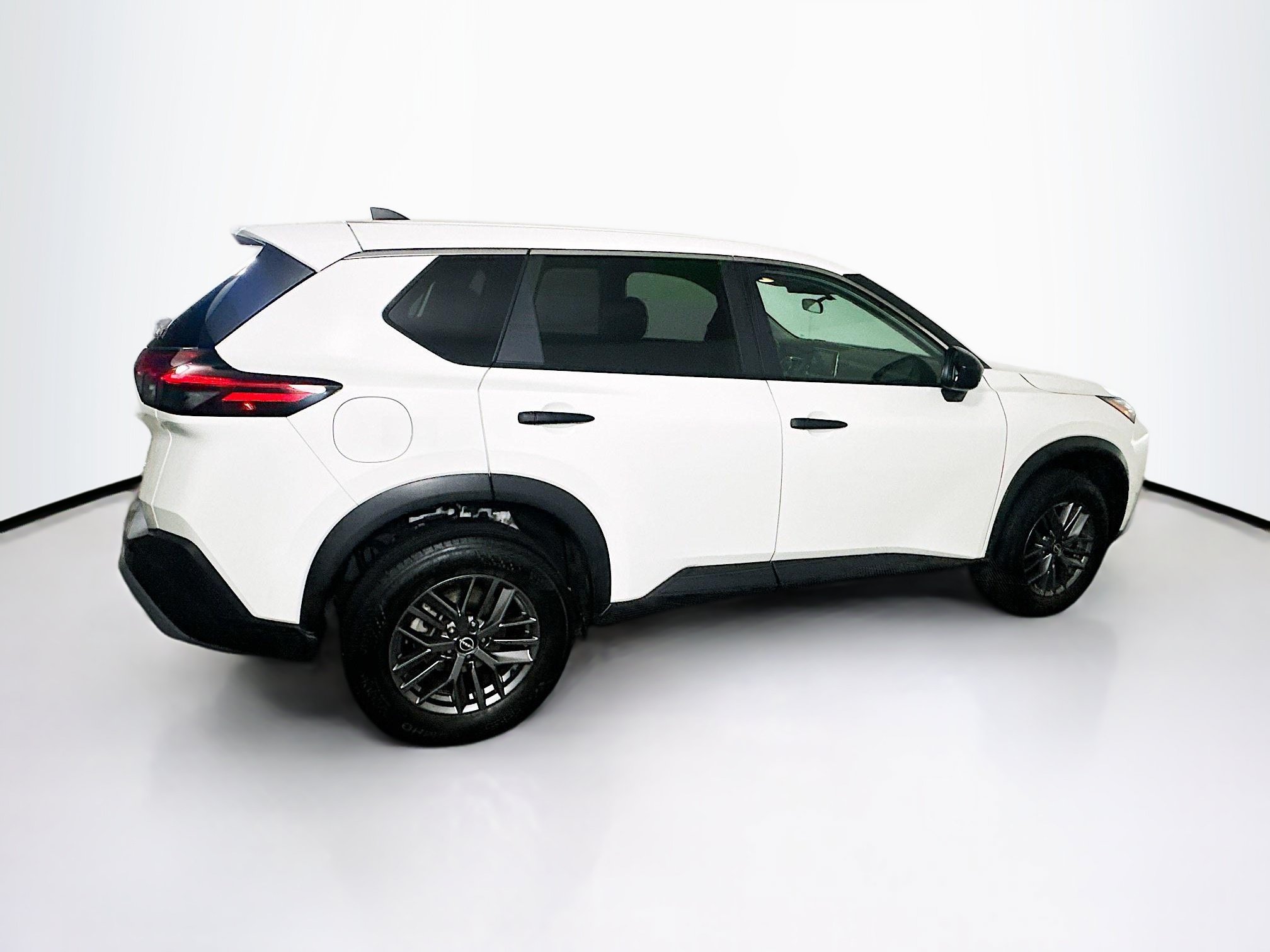 Used 2023 Nissan Rogue S AWD/4WD image 10