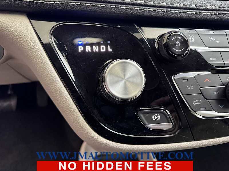 Used 2021 Chrysler Pacifica Touring-L AWD/4WD image 33