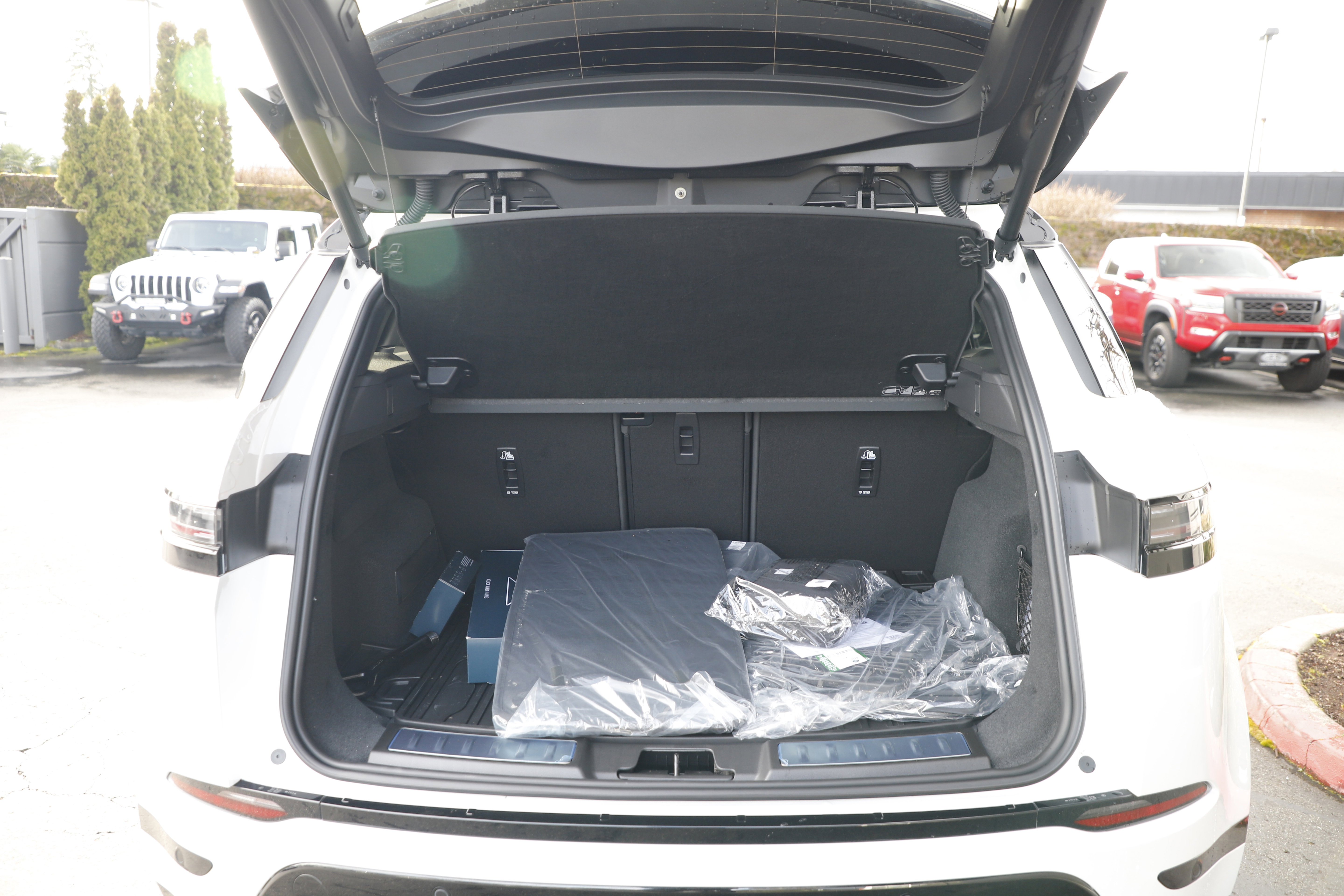 New 2025 Land Rover Range Rover Evoque Dynamic SE image 12