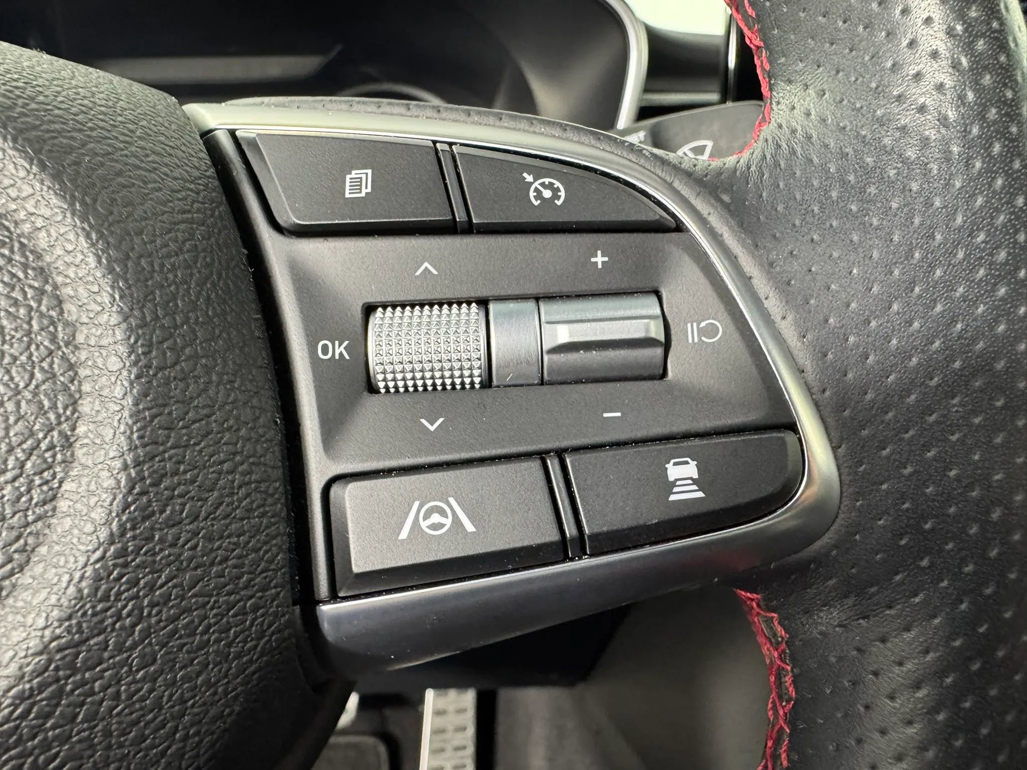 Used 2023 Genesis G70 2.0T w/ Sport Prestige Package AWD/4WD image 16