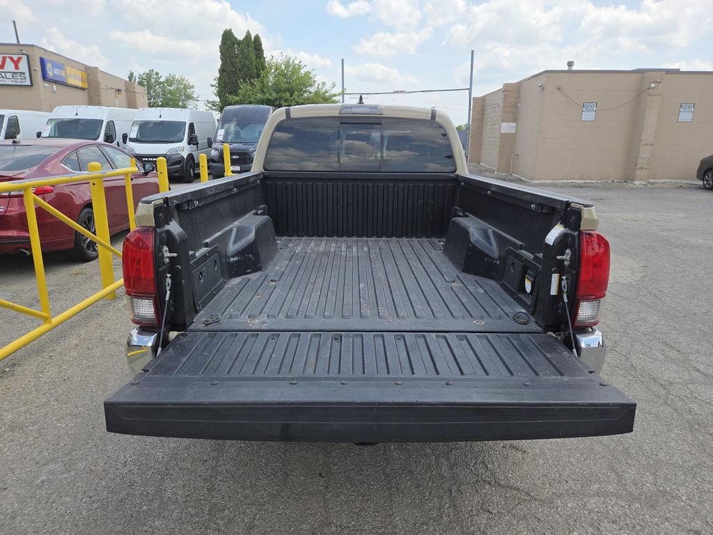 Used 2018 Toyota Tacoma TRD Off-Road AWD/4WD image 16