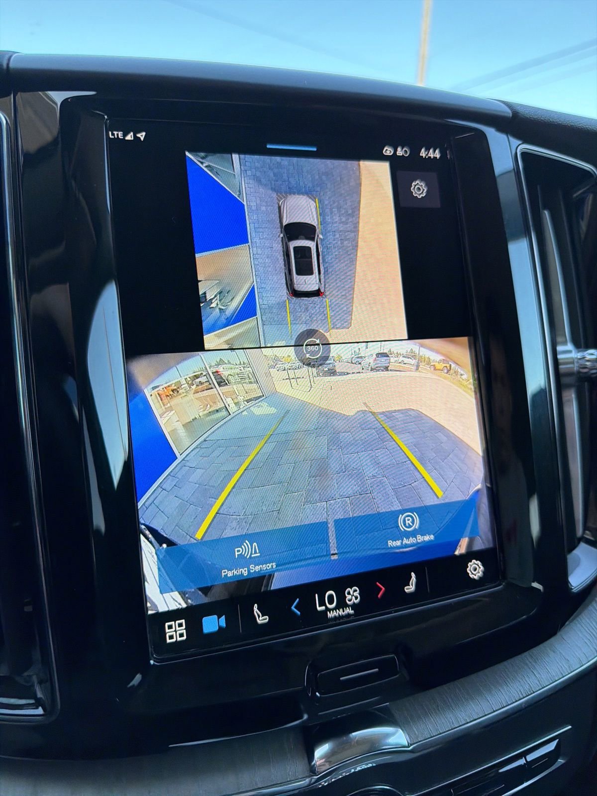 Used 2025 Volvo XC60 B5 Plus AWD/4WD image 14