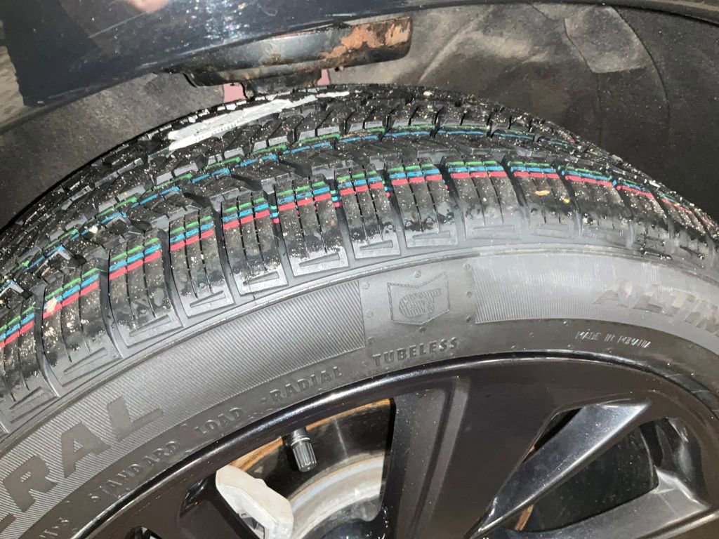 Certified 2023 Buick Envision Essence w/ Sport Touring Package image 29