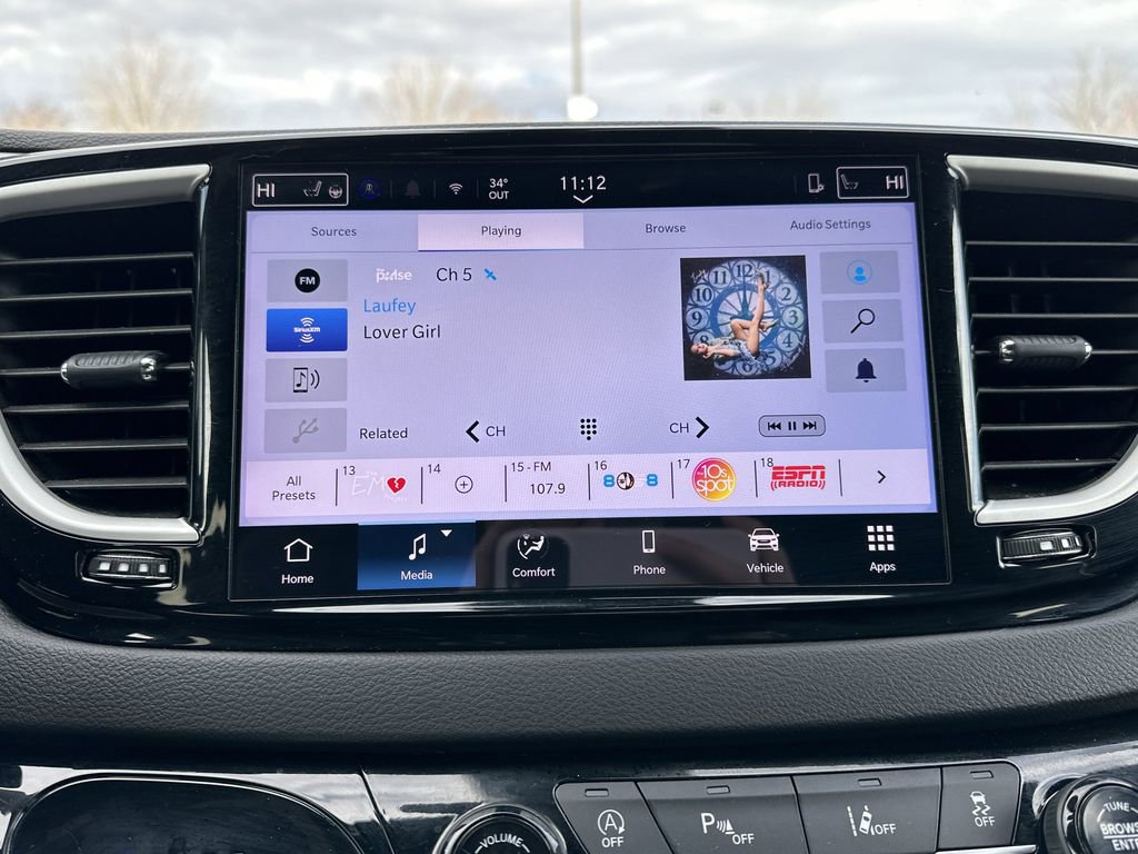 Used 2025 Chrysler Pacifica Select image 11