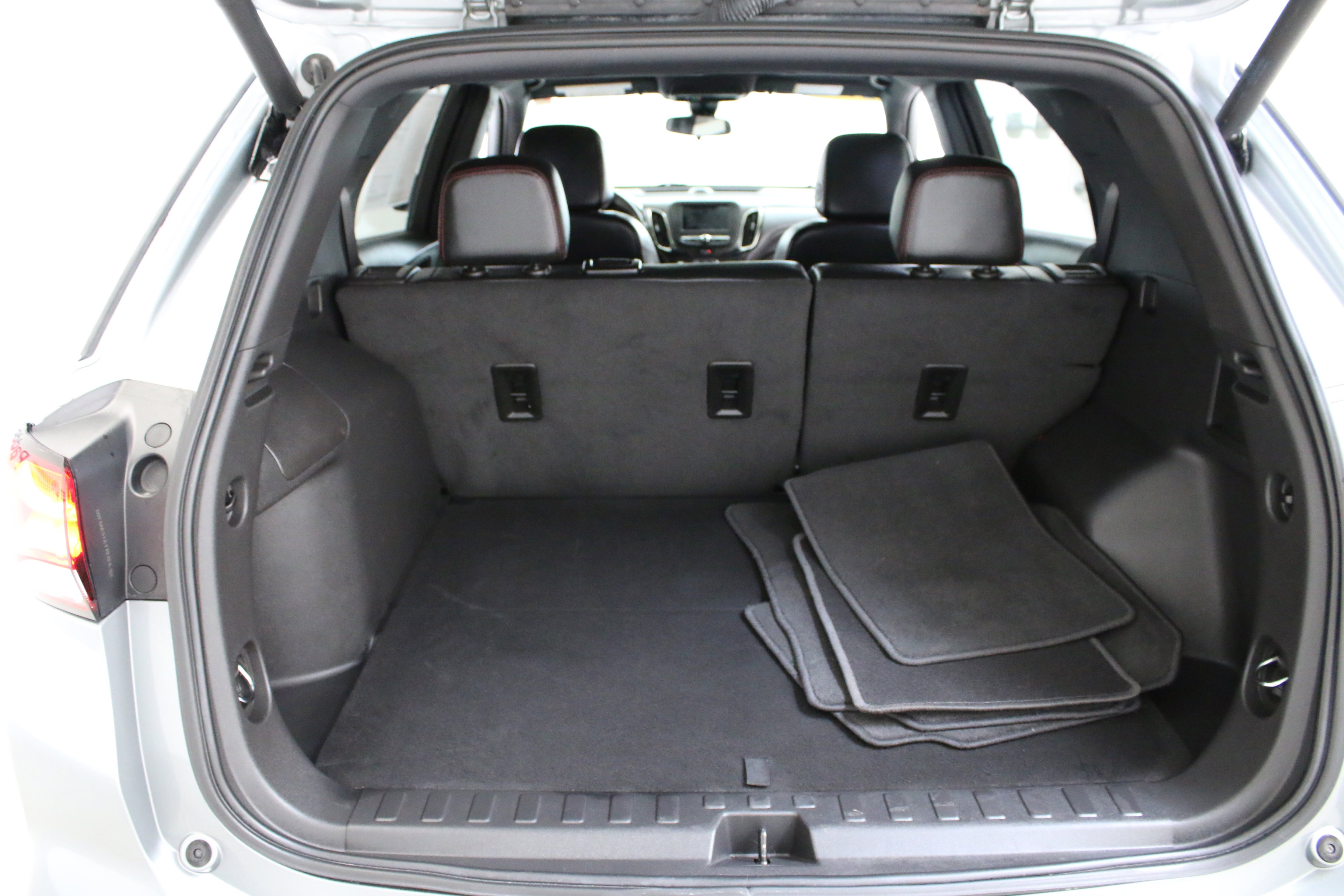 Used 2023 Chevrolet Equinox RS AWD/4WD image 28