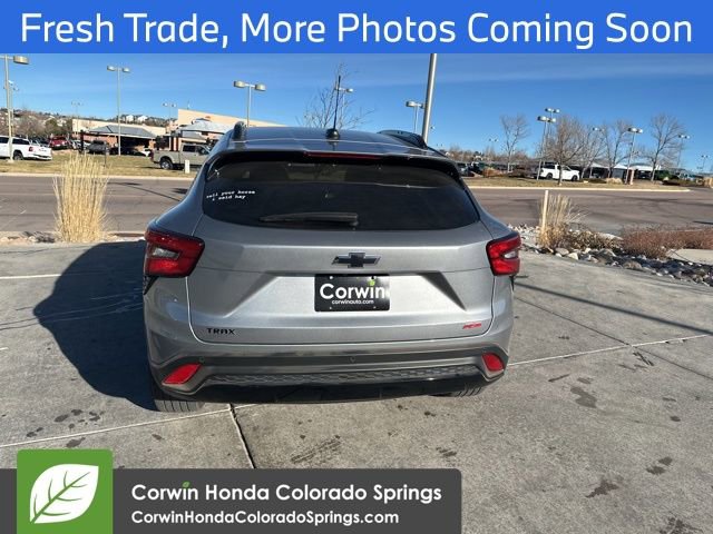 Used 2025 Chevrolet Trax RS w/ Sunroof Package image 5