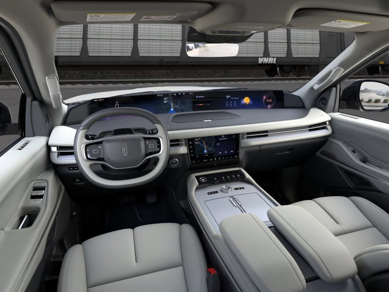 New 2025 Lincoln Navigator Reserve AWD/4WD image 9