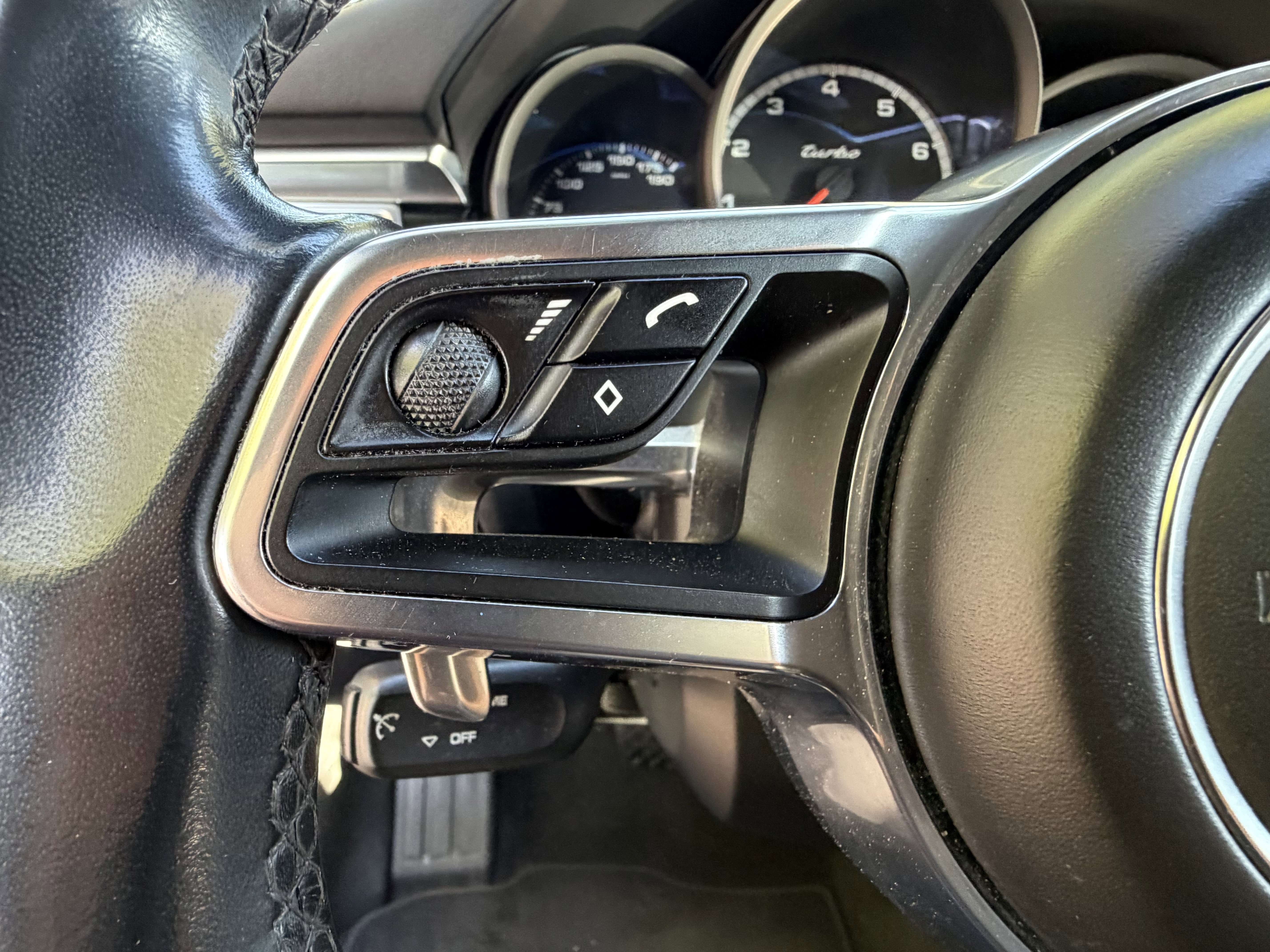 Used 2016 Porsche Macan Turbo AWD/4WD image 18