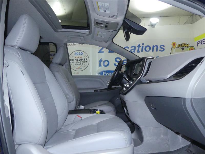 Used 2019 Toyota Sienna XLE w/ XLE Navigation Package image 7