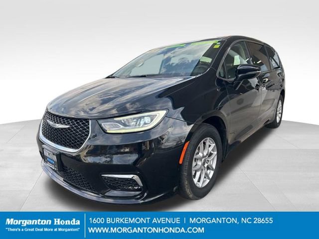 Used 2024 Chrysler Pacifica Touring-L image 3