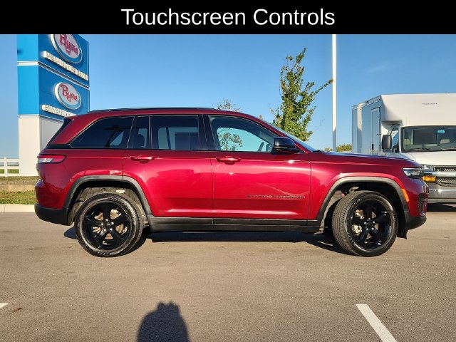 Used 2025 Jeep Grand Cherokee Altitude AWD/4WD image 11