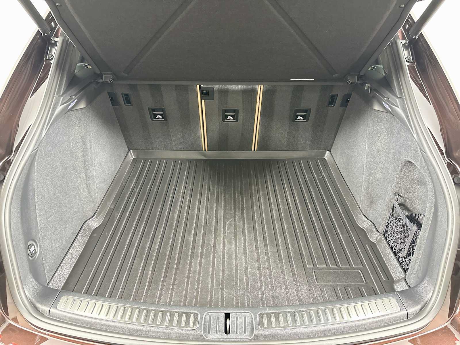 Certified 2021 Porsche Macan AWD/4WD image 27