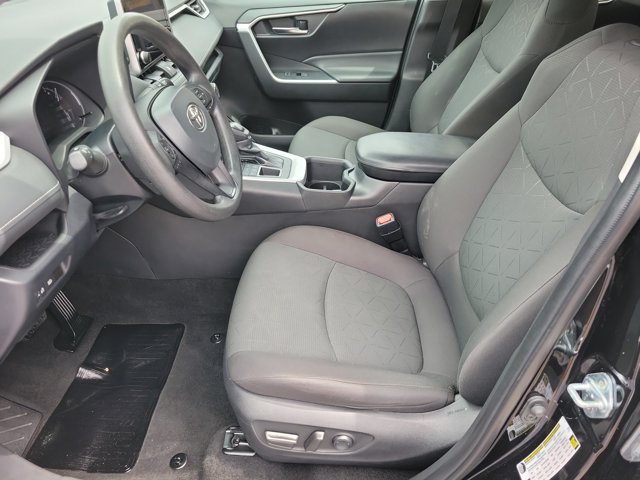 Used 2024 Toyota RAV4 XLE AWD/4WD image 5