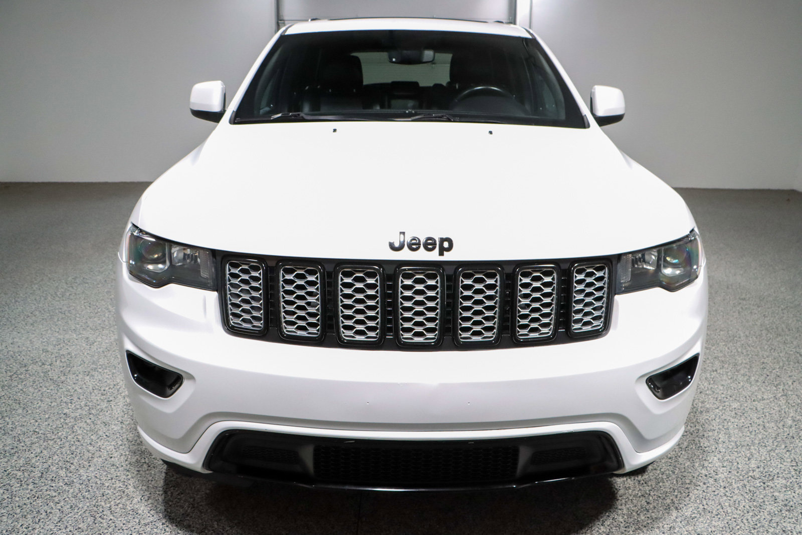 Used 2018 Jeep Grand Cherokee Altitude image 4