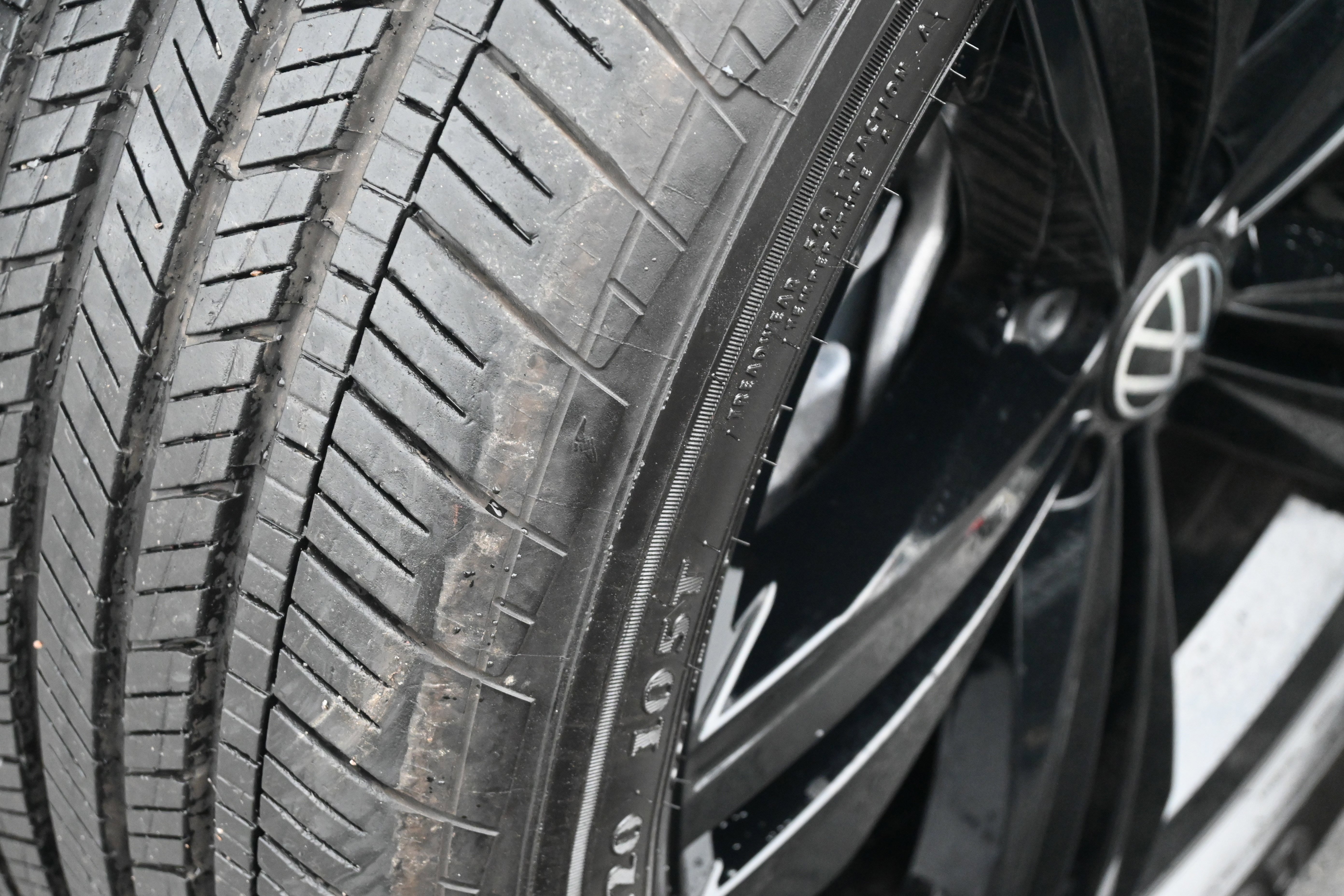 Used 2023 Volkswagen Atlas SEL R-Line image 14