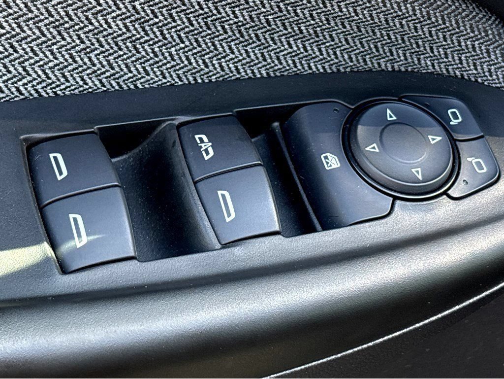 Used 2025 Chevrolet TrailBlazer LT AWD/4WD image 32