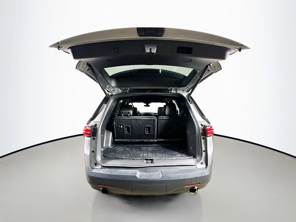 Used 2023 Chevrolet Traverse RS FWD image 37