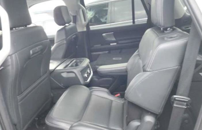 Used 2025 Ford Expedition Platinum AWD/4WD image 3