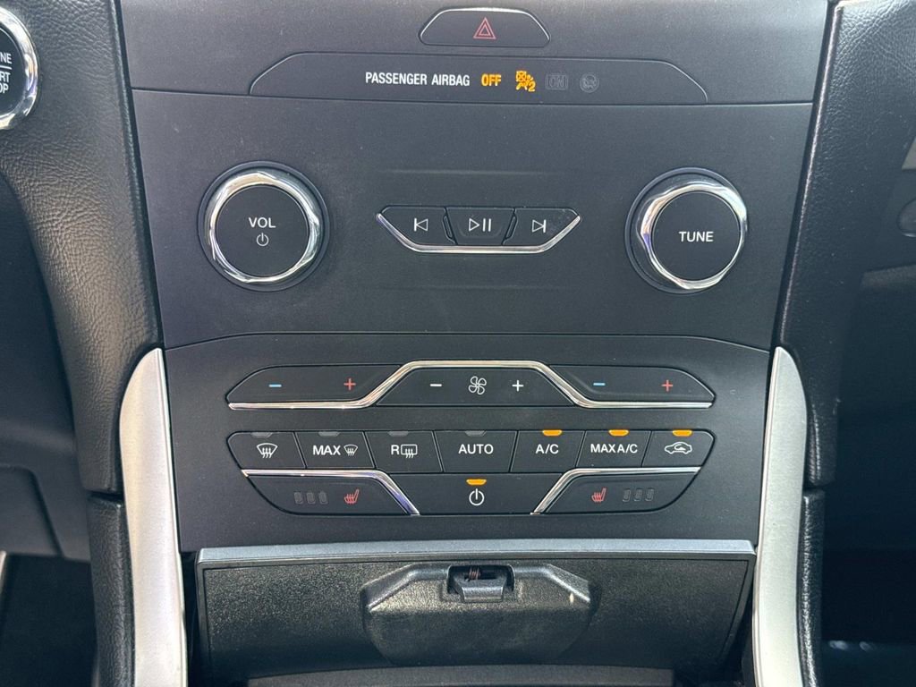 Used 2019 Ford Edge SEL w/ Equipment Group 201A AWD/4WD image 24