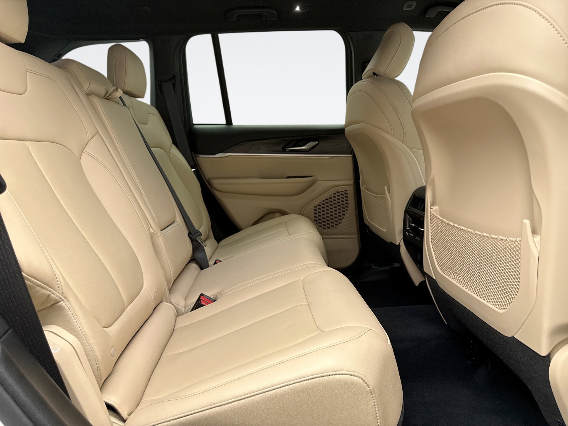 Used 2023 Jeep Grand Cherokee Limited AWD/4WD image 18