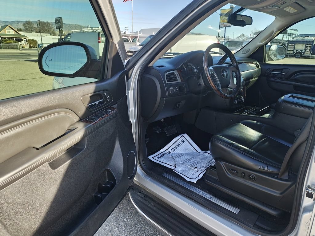 Used 2014 GMC Yukon Denali AWD/4WD image 12