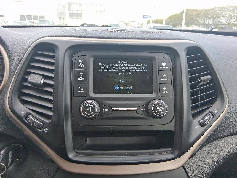 Used 2014 Jeep Cherokee Sport FWD image 28