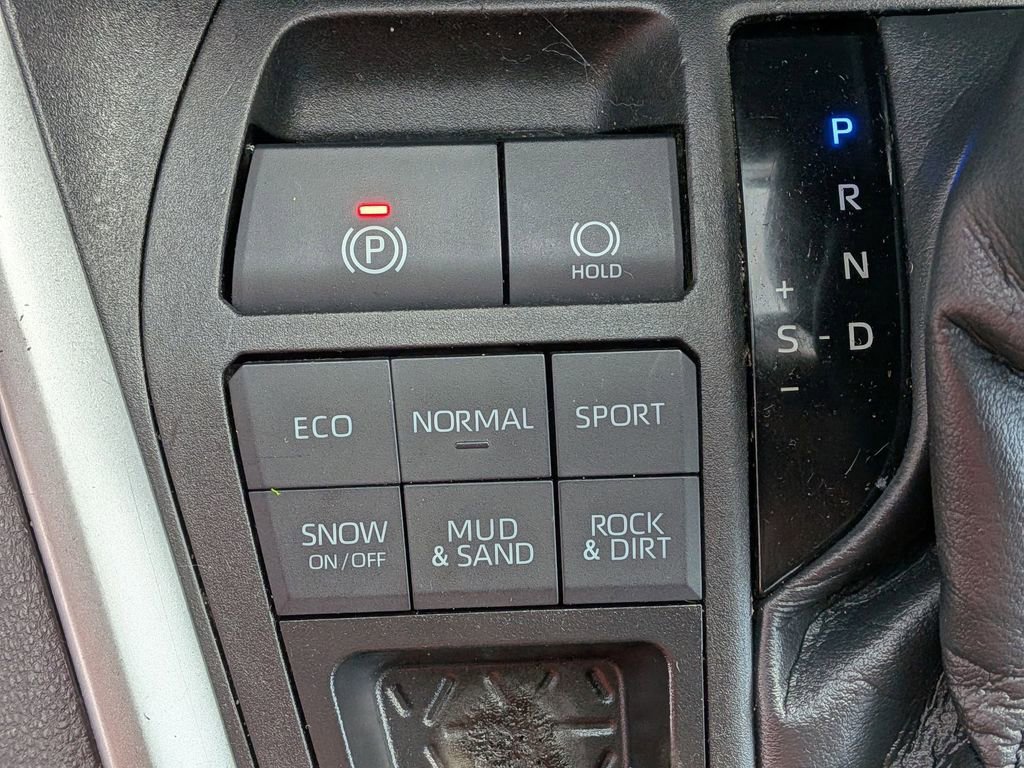 Used 2022 Toyota RAV4 XLE Premium image 23