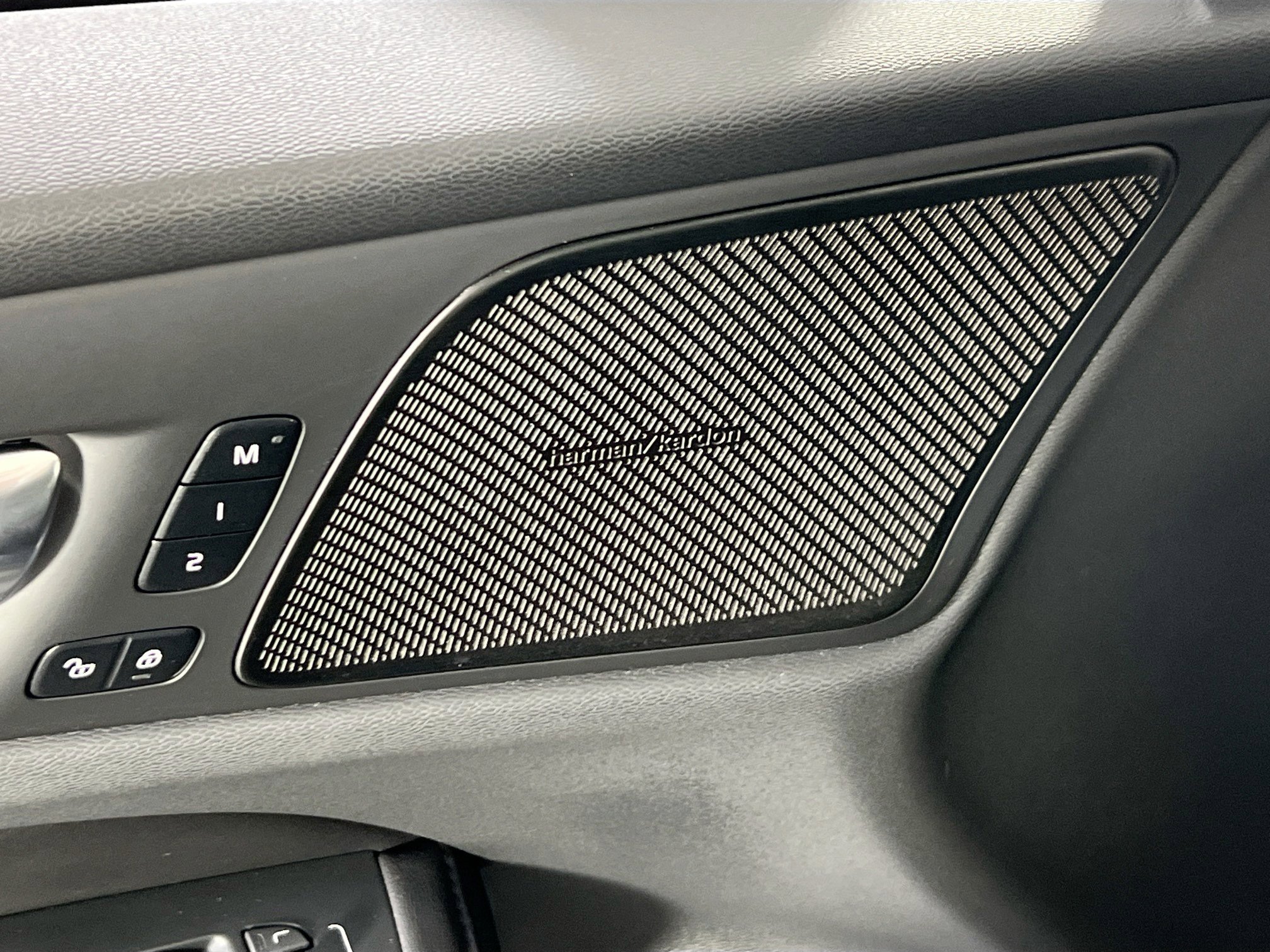 Used 2023 Volvo S60 B5 Ultimate w/ Climate Package image 19