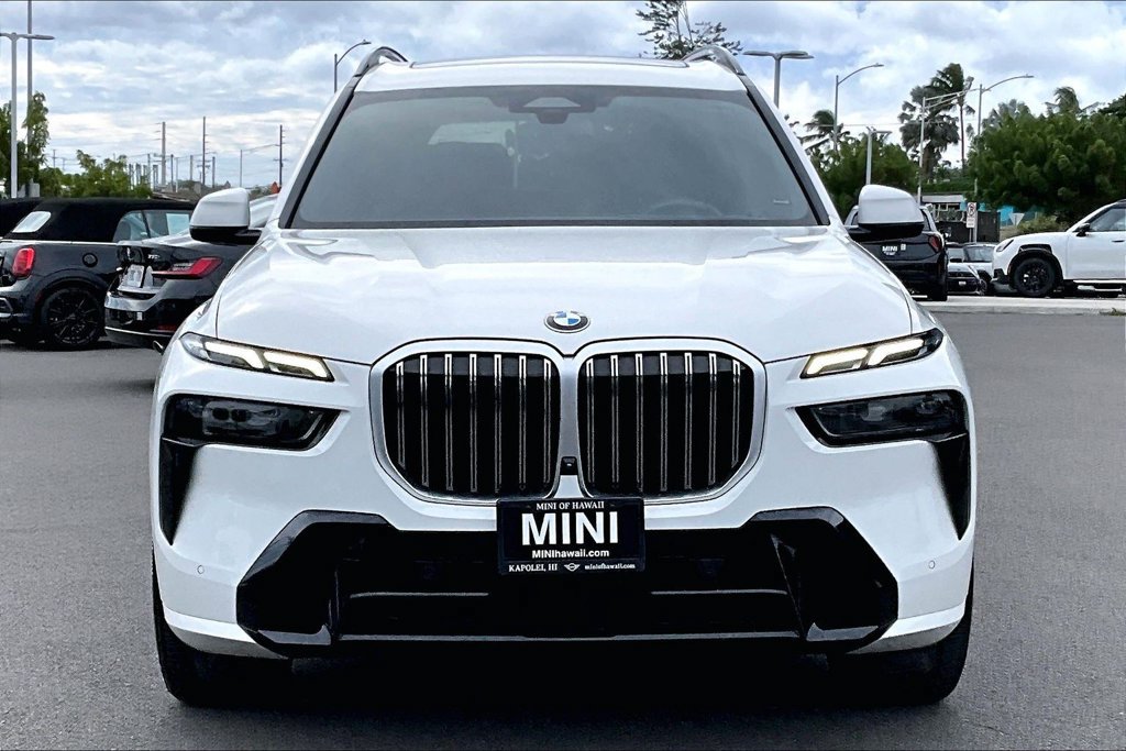 Used 2023 BMW X7 xDrive40i w/ M Sport Package AWD/4WD image 3