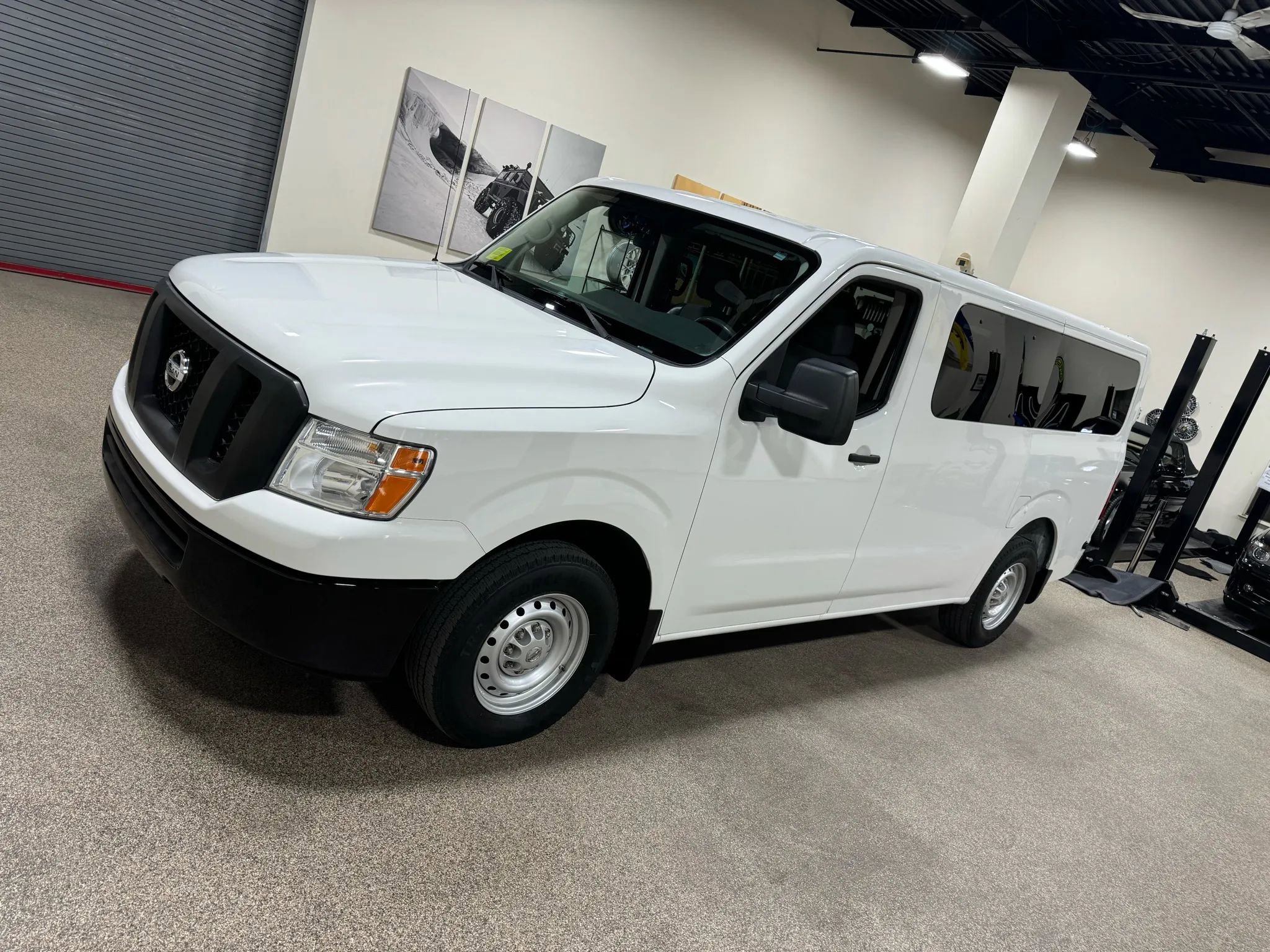 Used 2018 Nissan NV 3500 S image 9