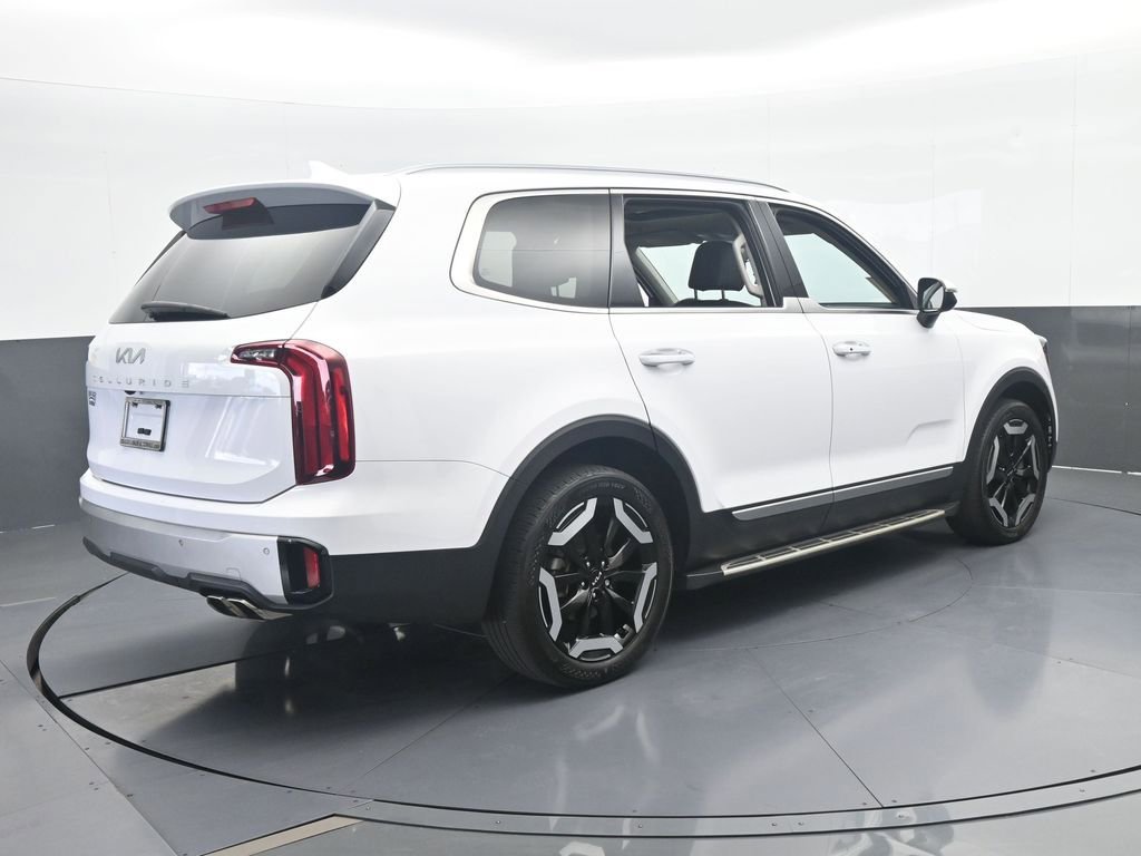 Used 2024 Kia Telluride S w/ S Sunroof Package FWD image 6