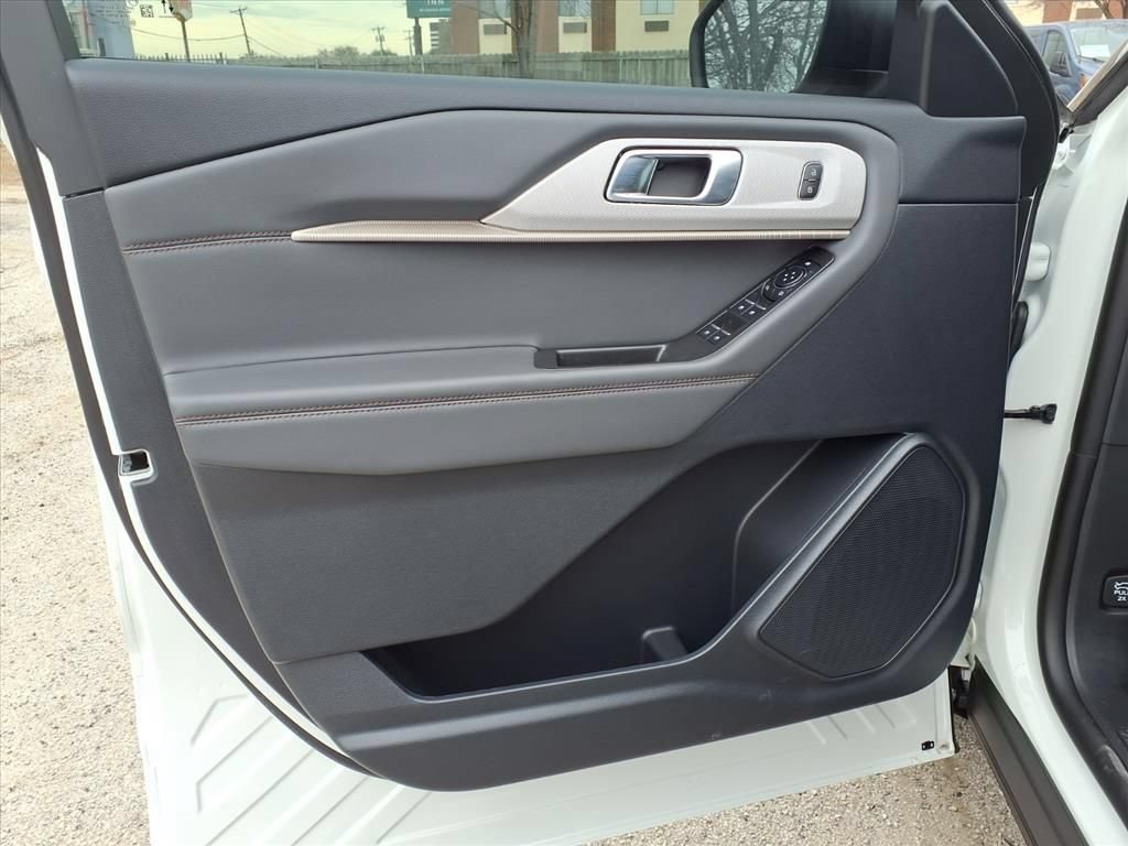 New 2026 Ford Explorer Active RWD image 22